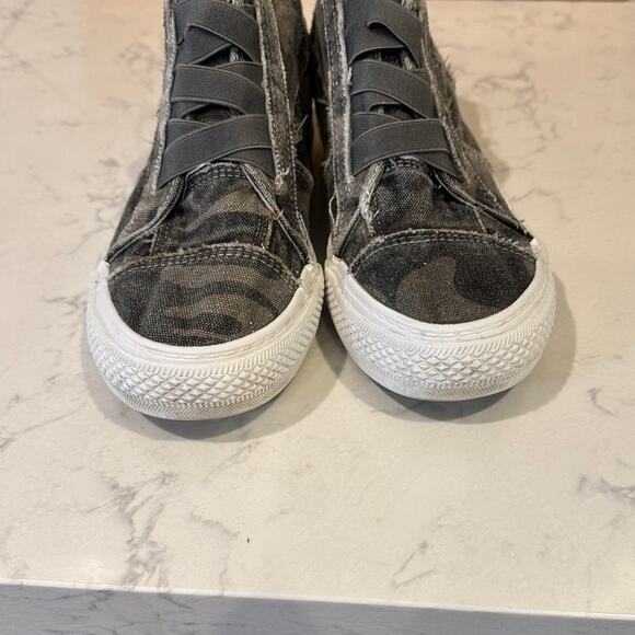 Blowfish Malibu Mamba Wedge Sneaker camo gray size 9  casual canvas side zip - Picture 5 of 9